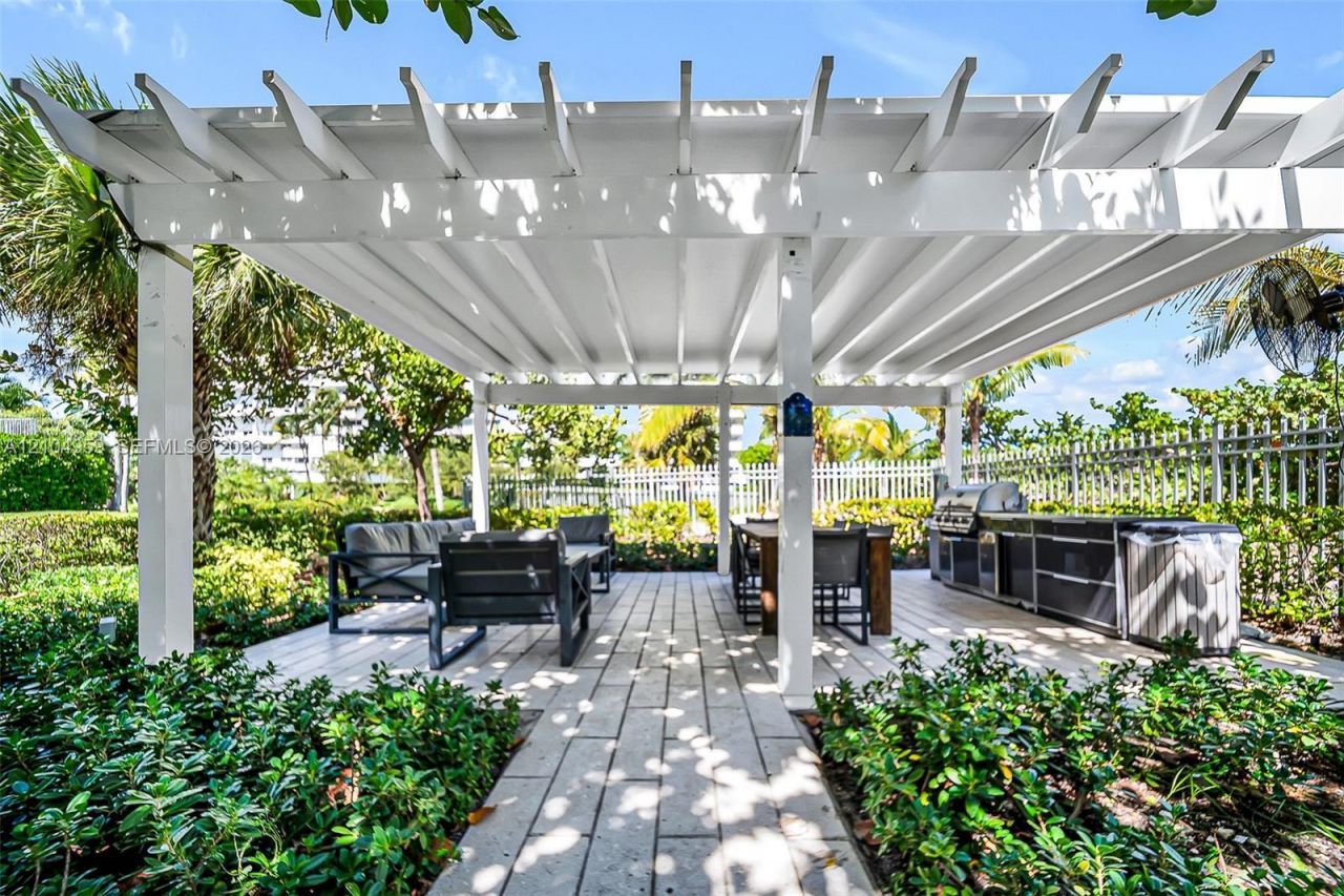 199 Ocean Lane Dr, Unit 305, Key Biscayne, FL 33149 Photo