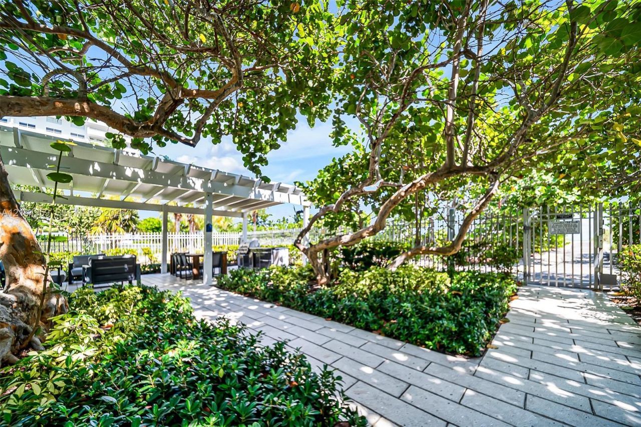 199 Ocean Lane Dr, Unit 305, Key Biscayne, FL 33149 Photo