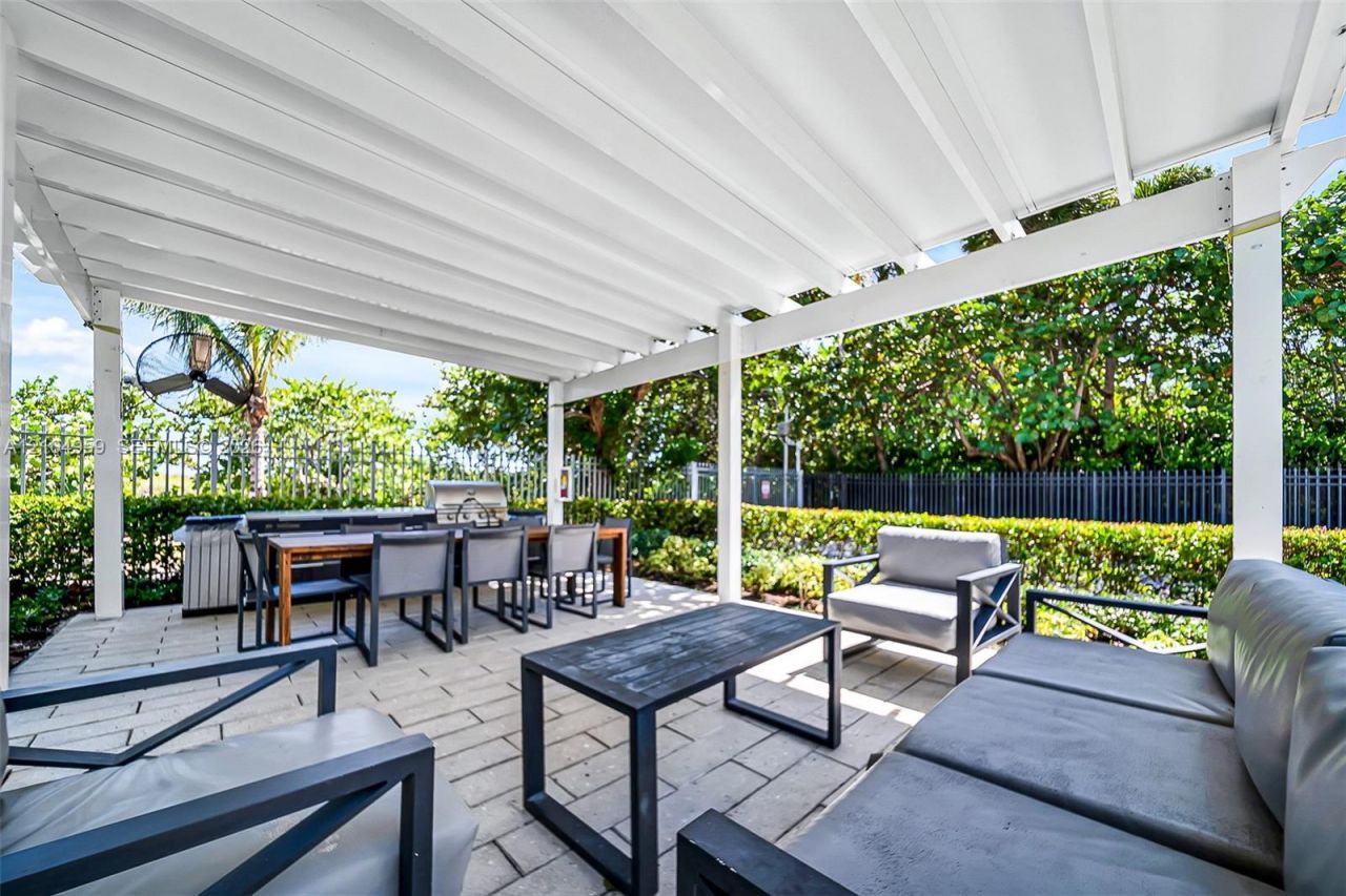 199 Ocean Lane Dr, Unit 305, Key Biscayne, FL 33149 Photo