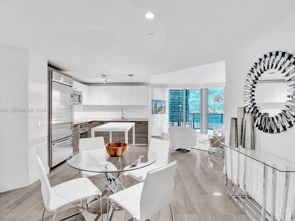 1300 Brickell Bay Dr, Unit 2702, Miami, FL 33131