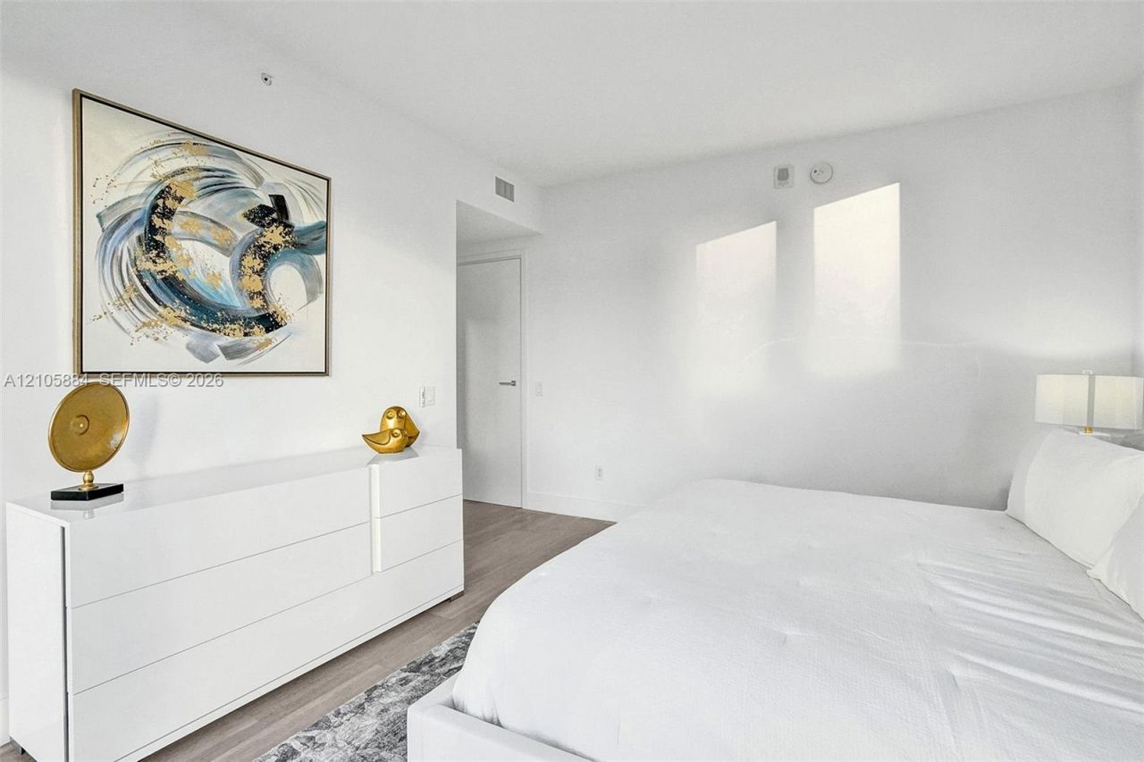 1300 Brickell Bay Dr, Unit 2702, Miami, FL 33131 Photo