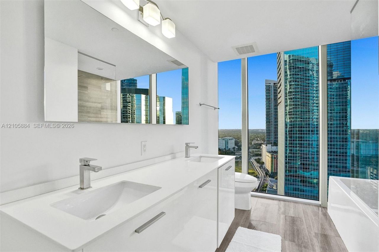 1300 Brickell Bay Dr, Unit 2702, Miami, FL 33131 Photo
