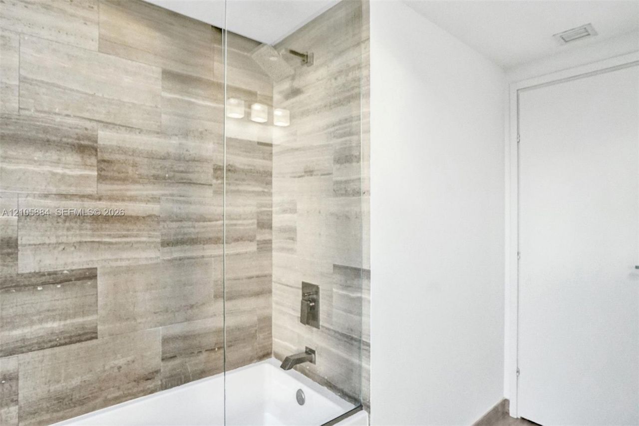 1300 Brickell Bay Dr, Unit 2702, Miami, FL 33131 Photo