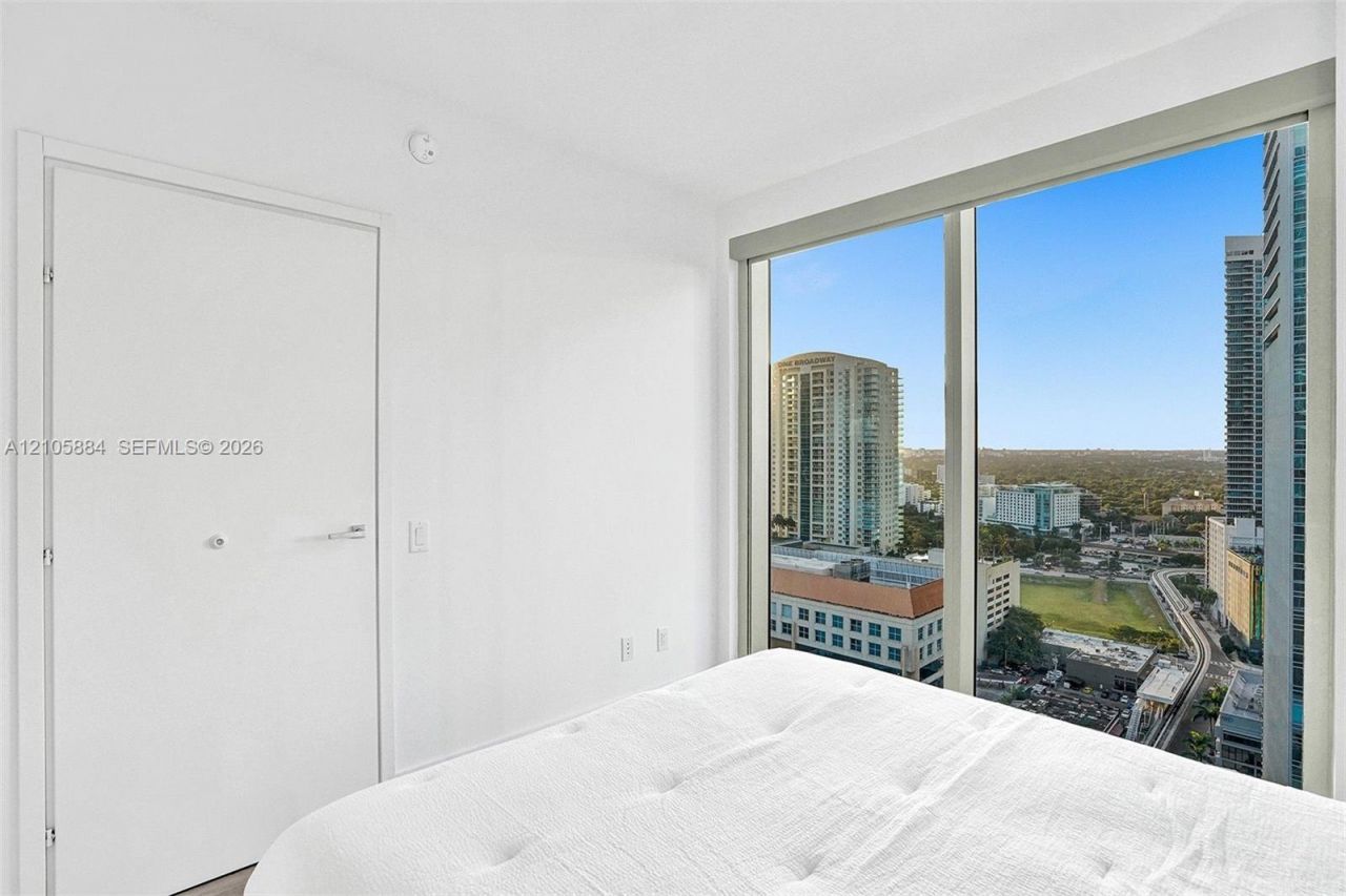 1300 Brickell Bay Dr, Unit 2702, Miami, FL 33131 Photo
