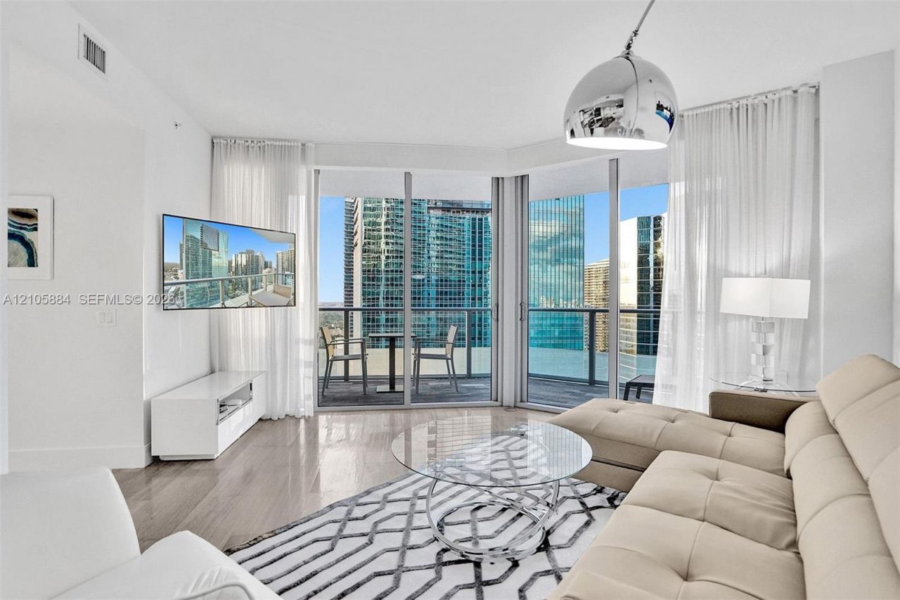 1300 Brickell Bay Dr, Unit 2702, Miami, FL 33131 Photo