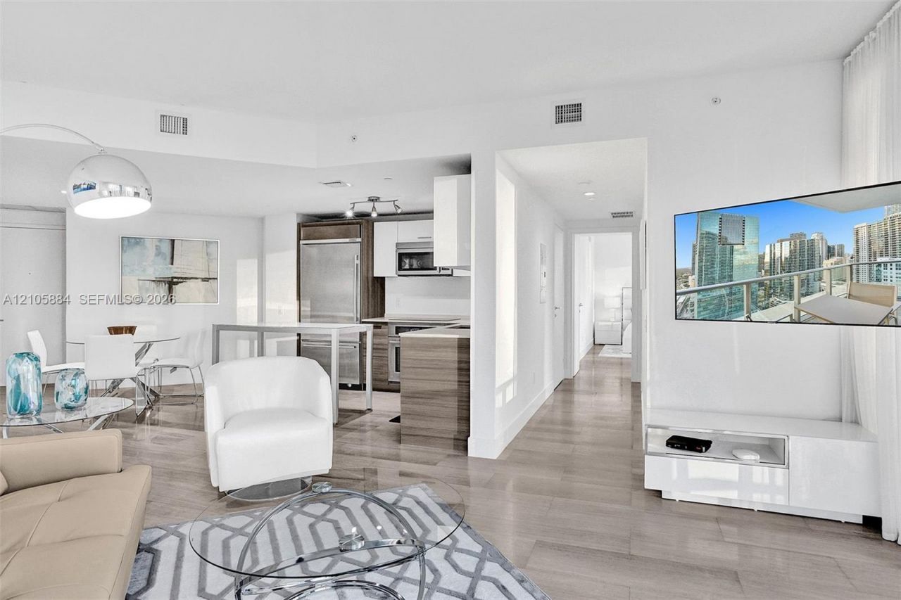 1300 Brickell Bay Dr, Unit 2702, Miami, FL 33131 Photo
