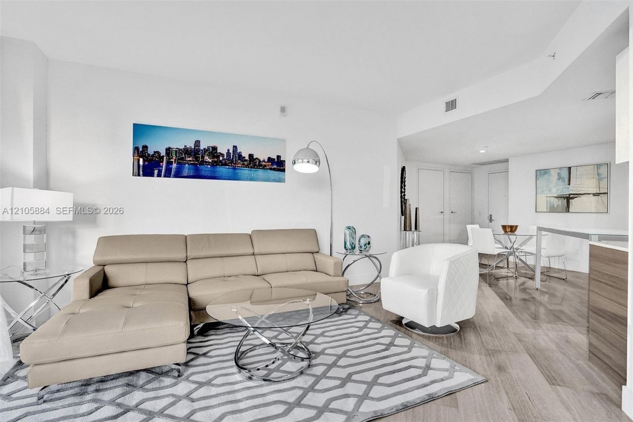 1300 Brickell Bay Dr, Unit 2702, Miami, FL 33131 Photo