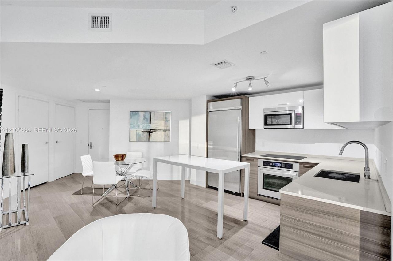 1300 Brickell Bay Dr, Unit 2702, Miami, FL 33131 Photo