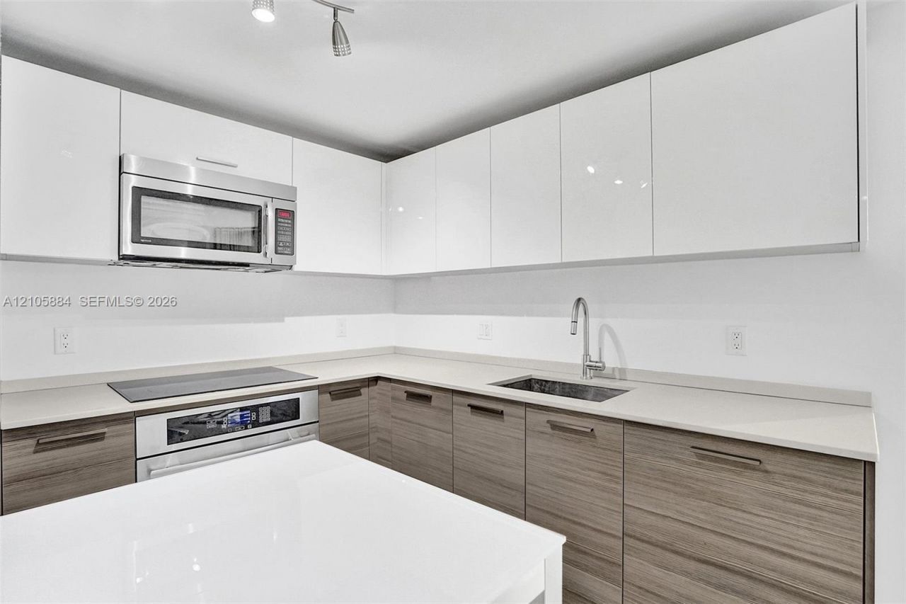 1300 Brickell Bay Dr, Unit 2702, Miami, FL 33131 Photo