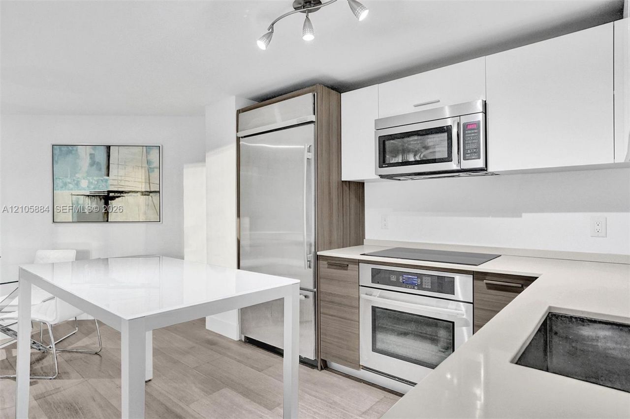 1300 Brickell Bay Dr, Unit 2702, Miami, FL 33131 Photo
