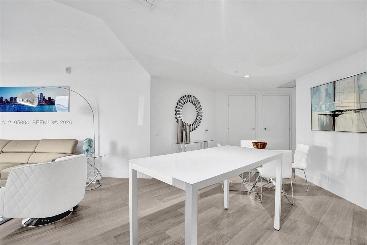 1300 Brickell Bay Dr, Unit 2702, Miami, FL 33131 Photo