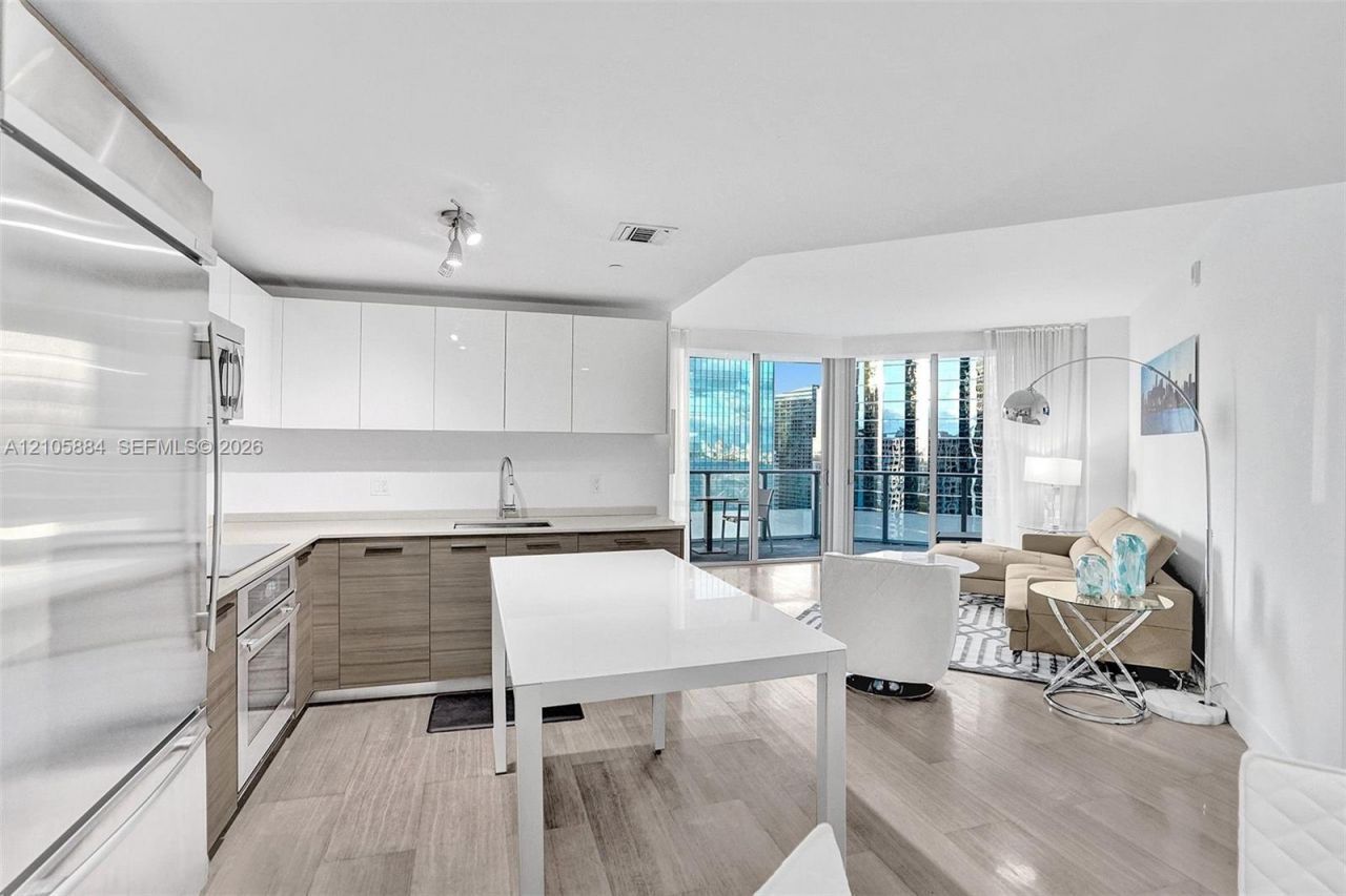 1300 Brickell Bay Dr, Unit 2702, Miami, FL 33131 Photo