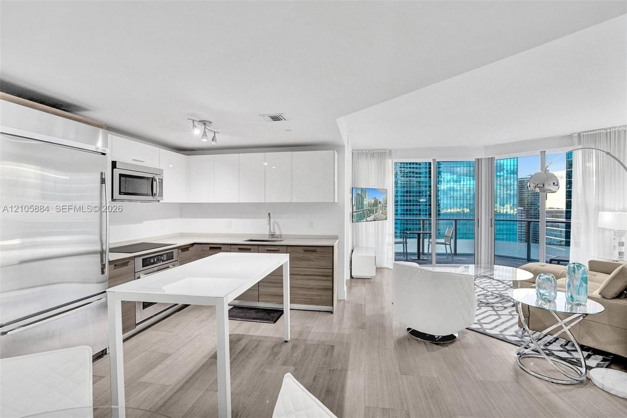 1300 Brickell Bay Dr, Unit 2702, Miami, FL 33131 Photo