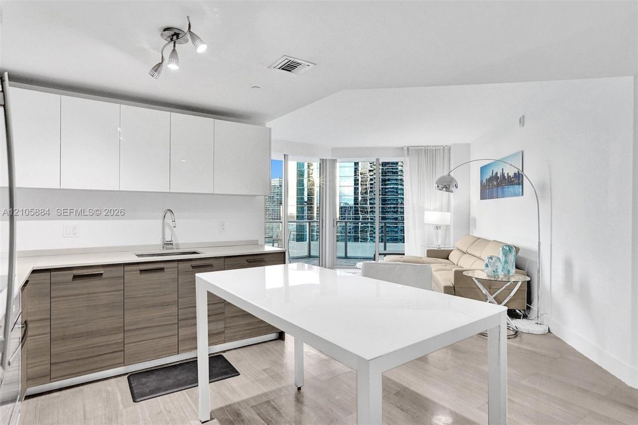 1300 Brickell Bay Dr, Unit 2702, Miami, FL 33131 Photo