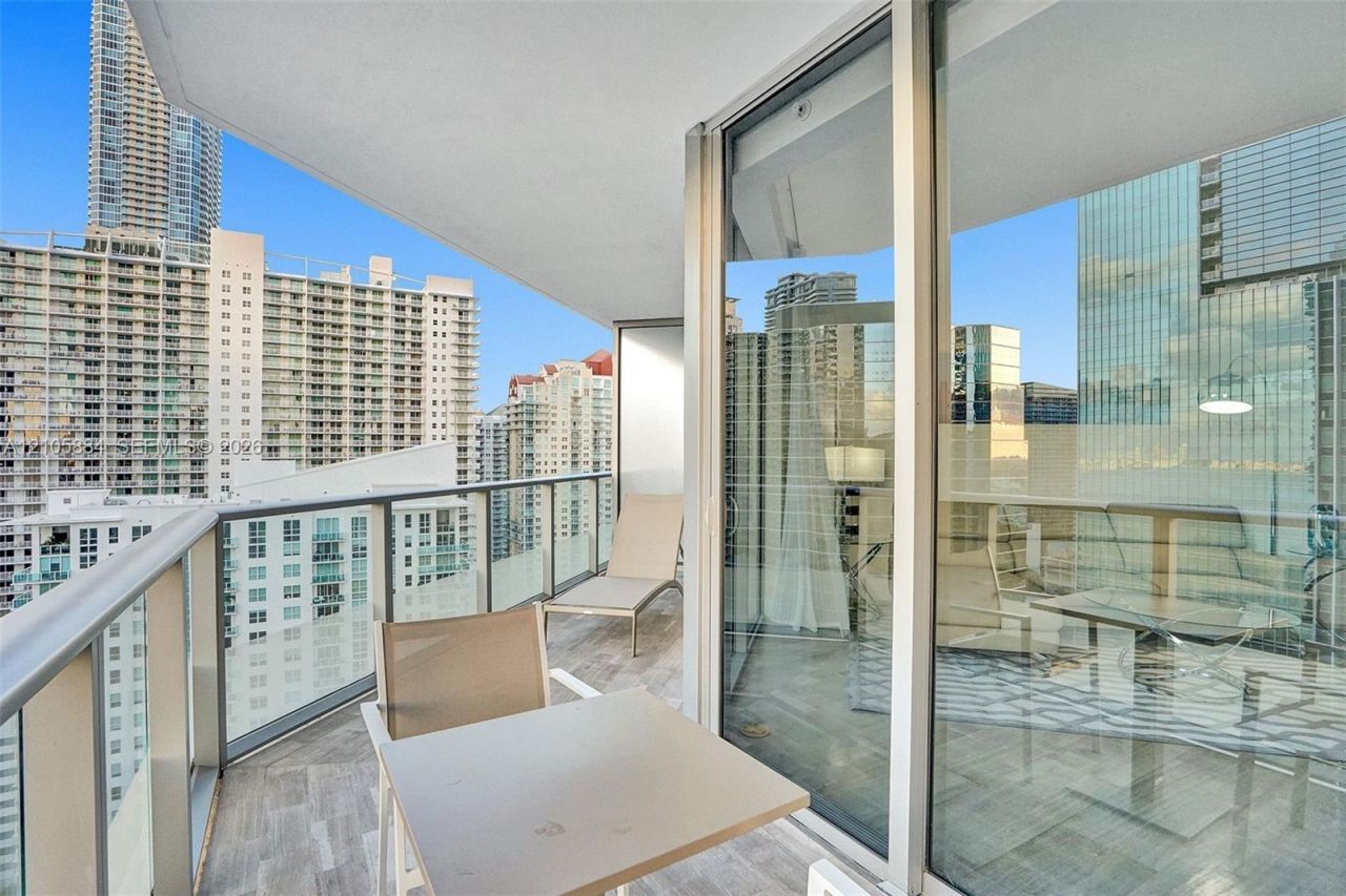1300 Brickell Bay Dr, Unit 2702, Miami, FL 33131 Photo