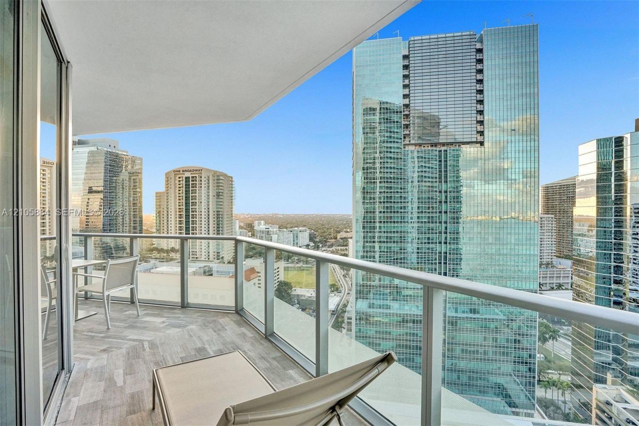 1300 Brickell Bay Dr, Unit 2702, Miami, FL 33131 Photo