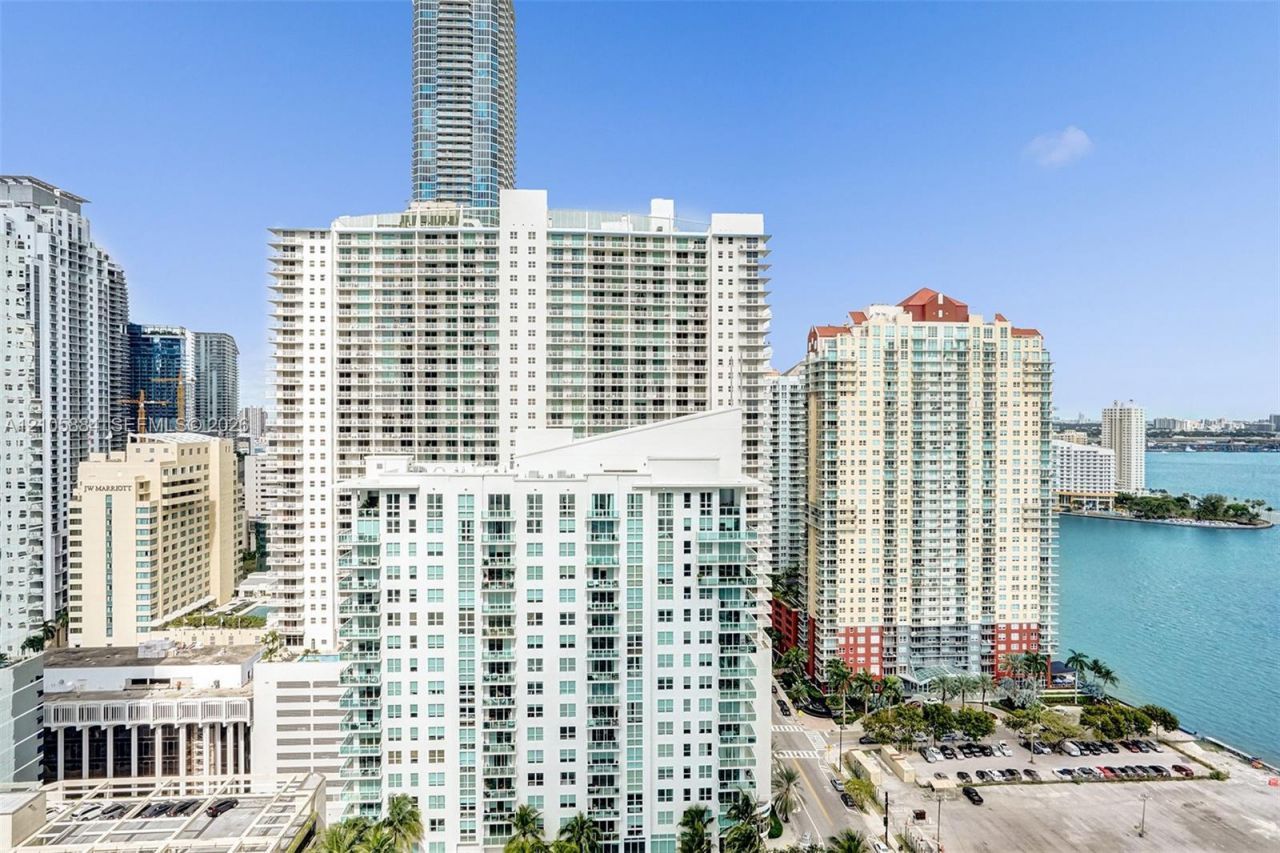 1300 Brickell Bay Dr, Unit 2702, Miami, FL 33131 Photo