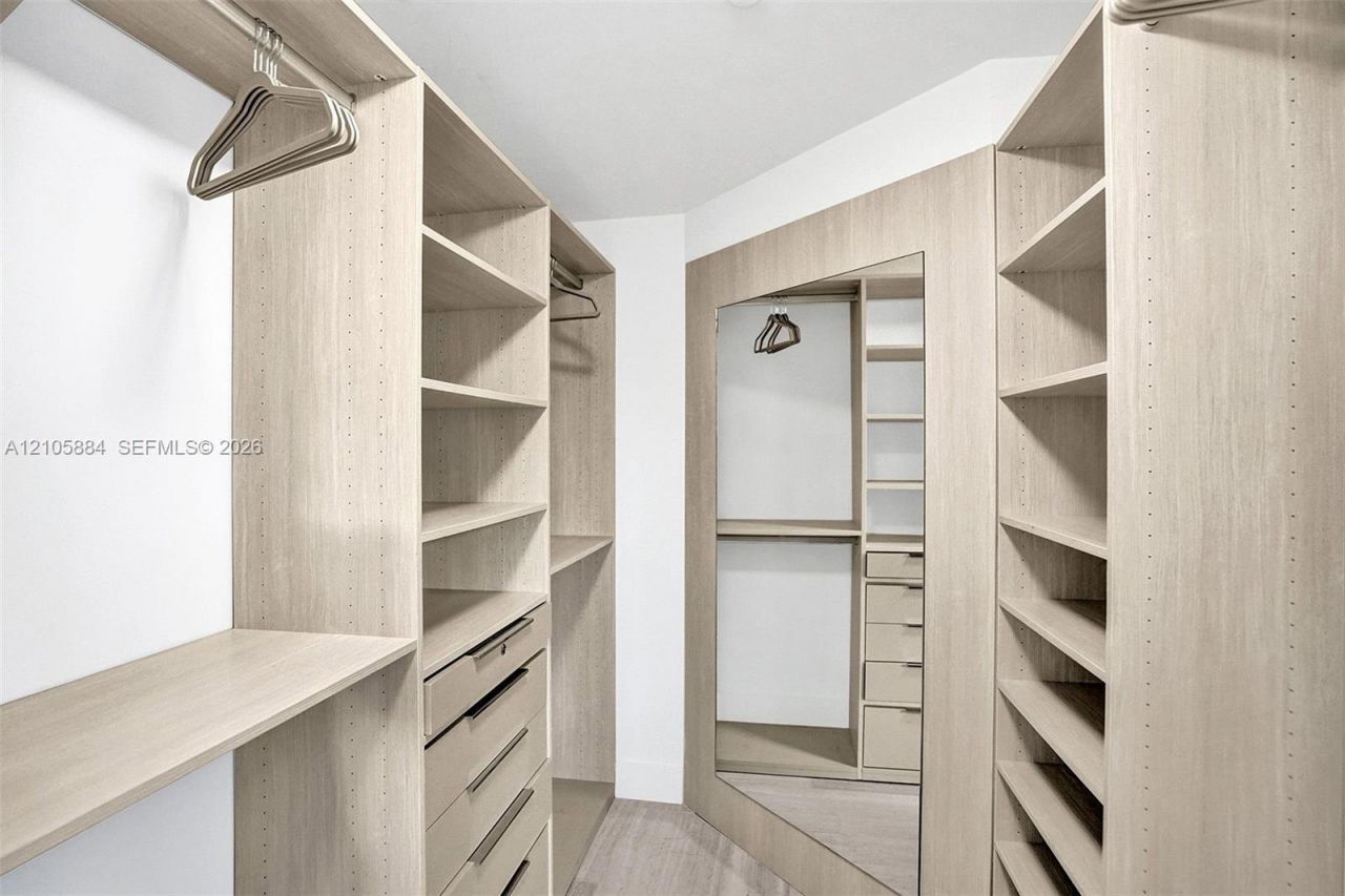1300 Brickell Bay Dr, Unit 2702, Miami, FL 33131 Photo