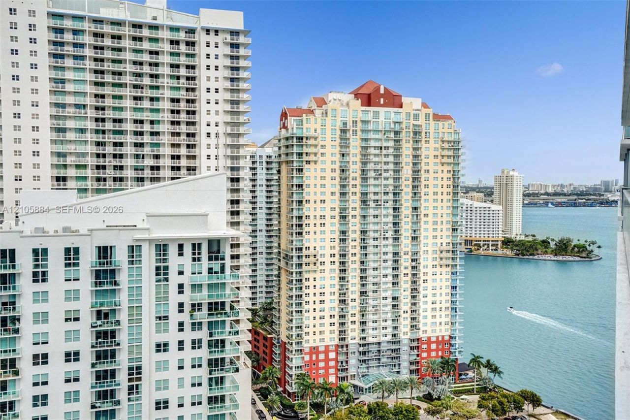 1300 Brickell Bay Dr, Unit 2702, Miami, FL 33131 Photo