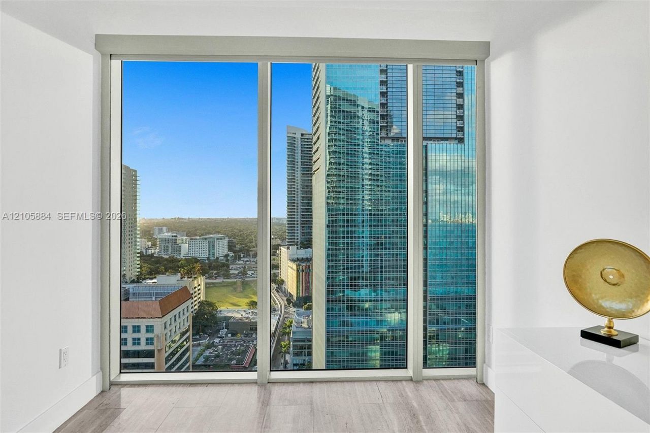 1300 Brickell Bay Dr, Unit 2702, Miami, FL 33131 Photo