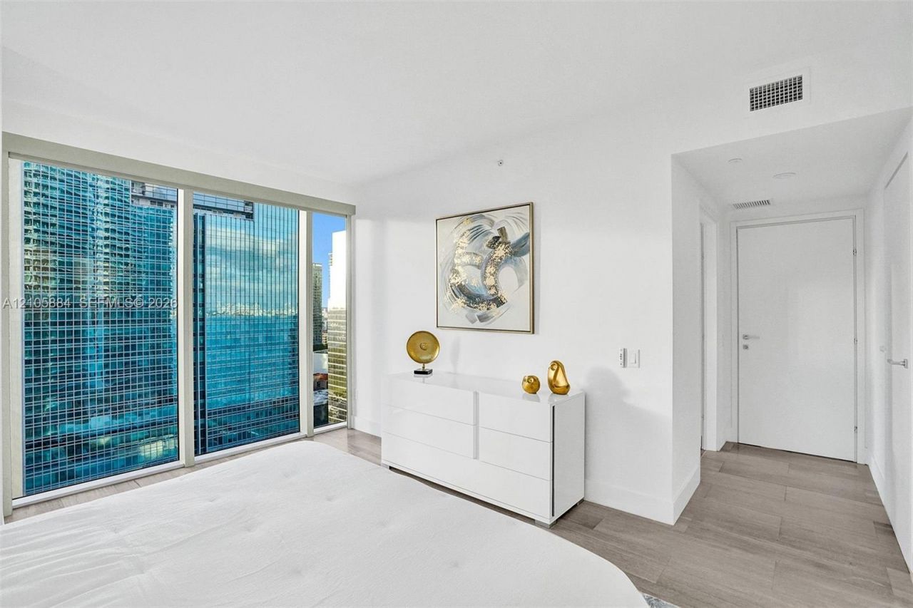 1300 Brickell Bay Dr, Unit 2702, Miami, FL 33131 Photo