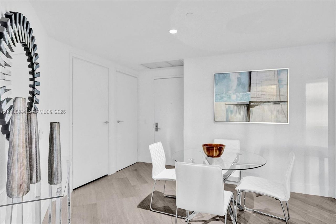 1300 Brickell Bay Dr, Unit 2702, Miami, FL 33131 Photo