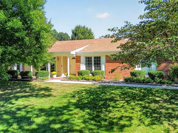 1584 Foxleigh Court, Town and Country, MO 63131