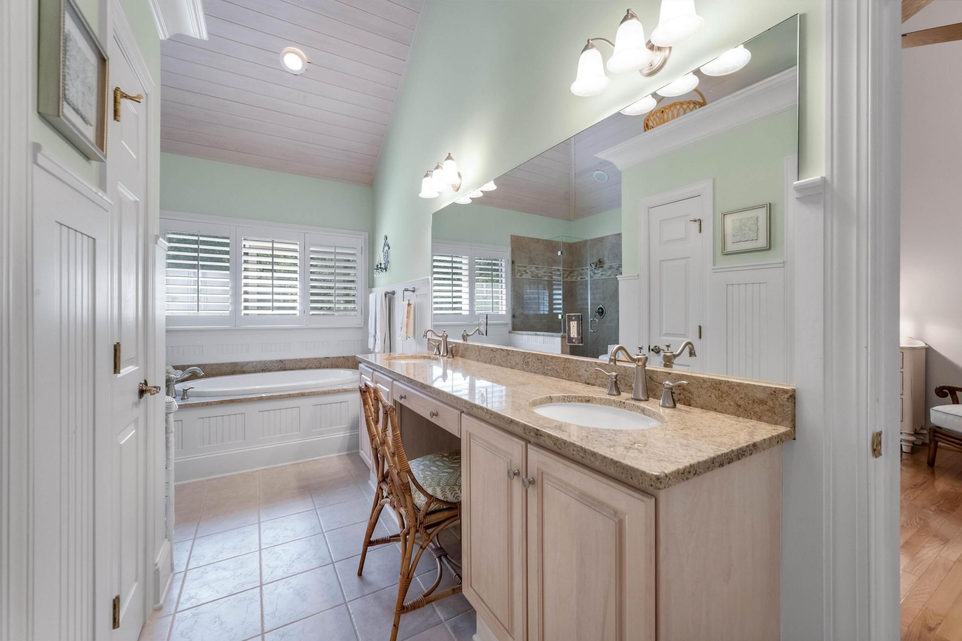 348 Governors Drive Photo 22