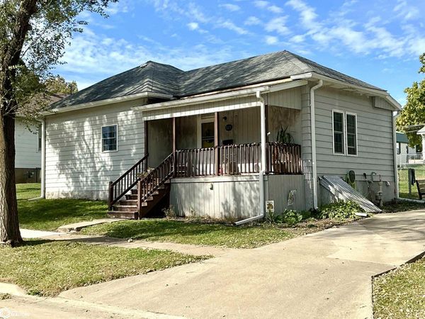 319 E Orchard Street, Centerville, IA 52544
