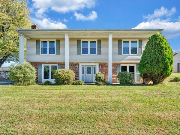 568 Knollwood DR, Troutville, VA 24175