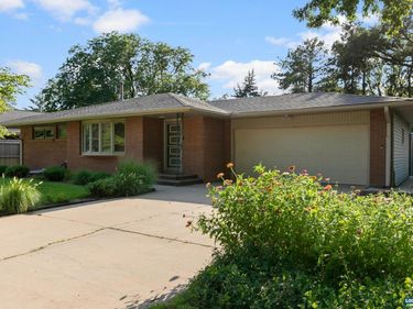 1935 S 44 Street, Lincoln, NE 68506