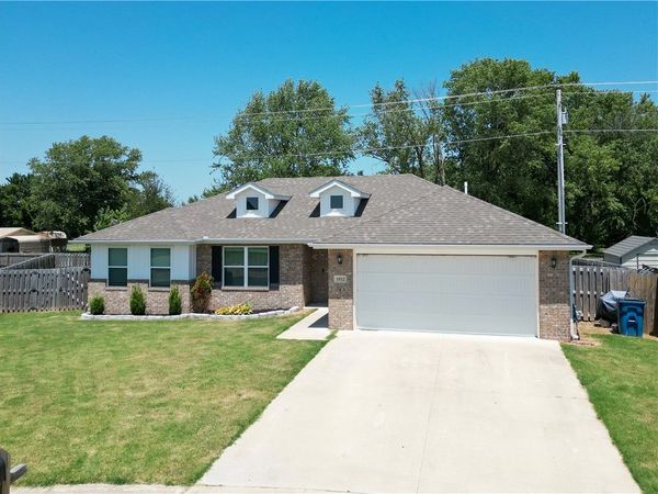 1512 Leah Street , Gentry, AR 72734