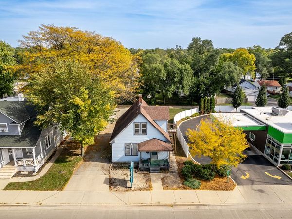 2710 11th St, Rockford, IL 61109