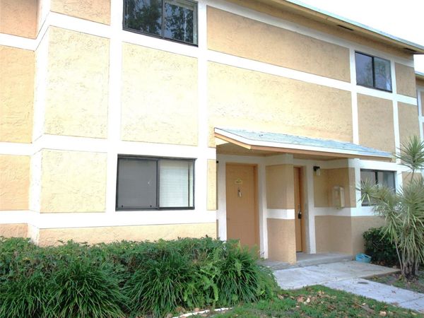 9477 Palm Circle N, Pembroke Pines, FL 33025