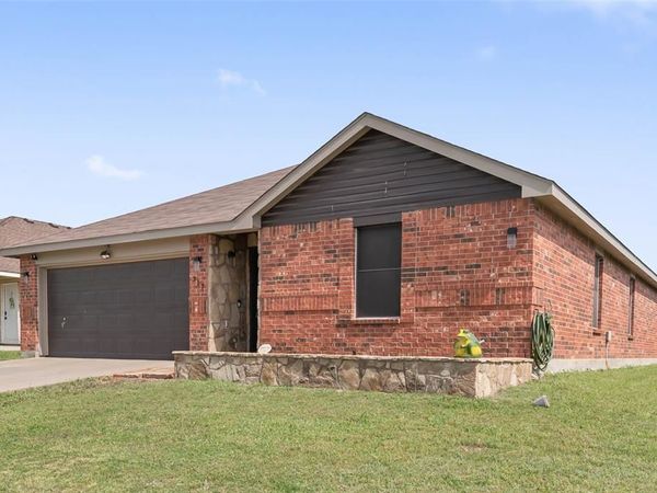 317 Quail Crossing Drive, Sanger, TX 76266