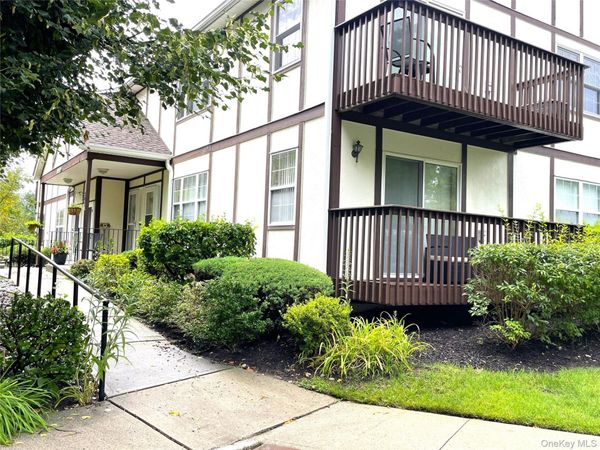 660 E Crooked Hill Road , Pearl River, NY 10965