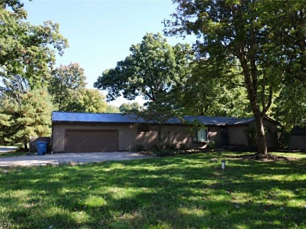 3057 Long Road , Akron, OH 44312