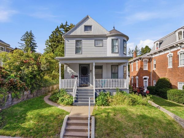 511 W 2ND, Muscatine, IA 52761