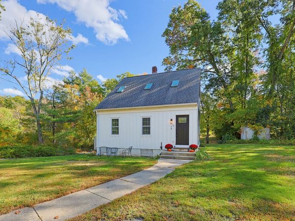 15 W Cedar Rd, Norfolk, MA 02056