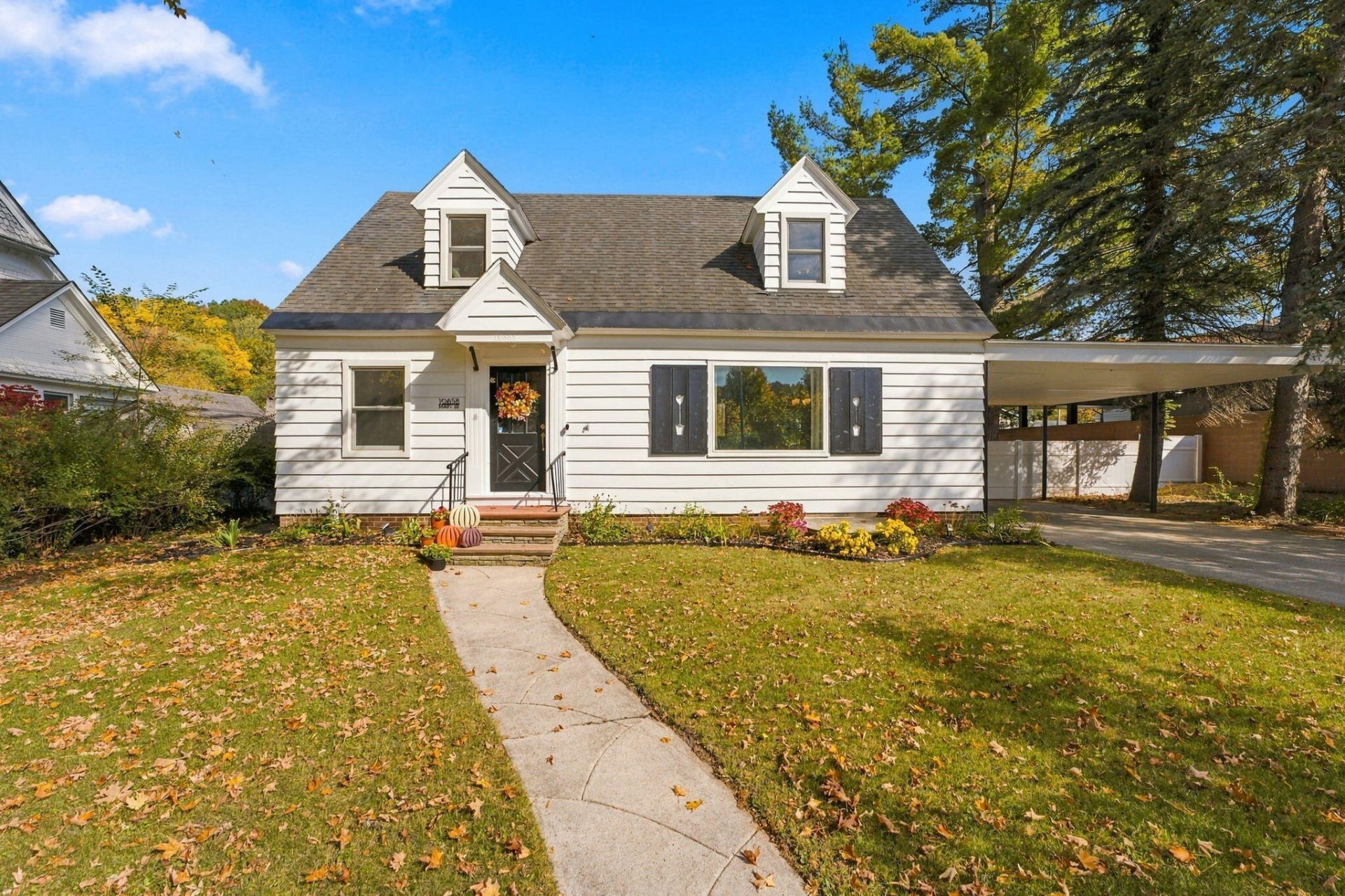 10858 Main Street, Honor, MI 49640 Main Photo