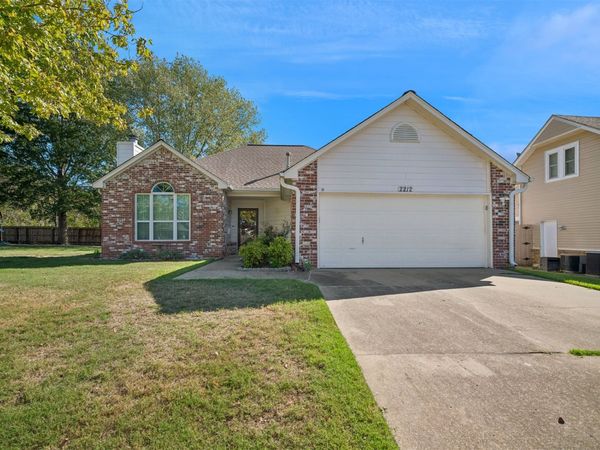 2212 SW Wolf Run Court , Claremore, OK 74019