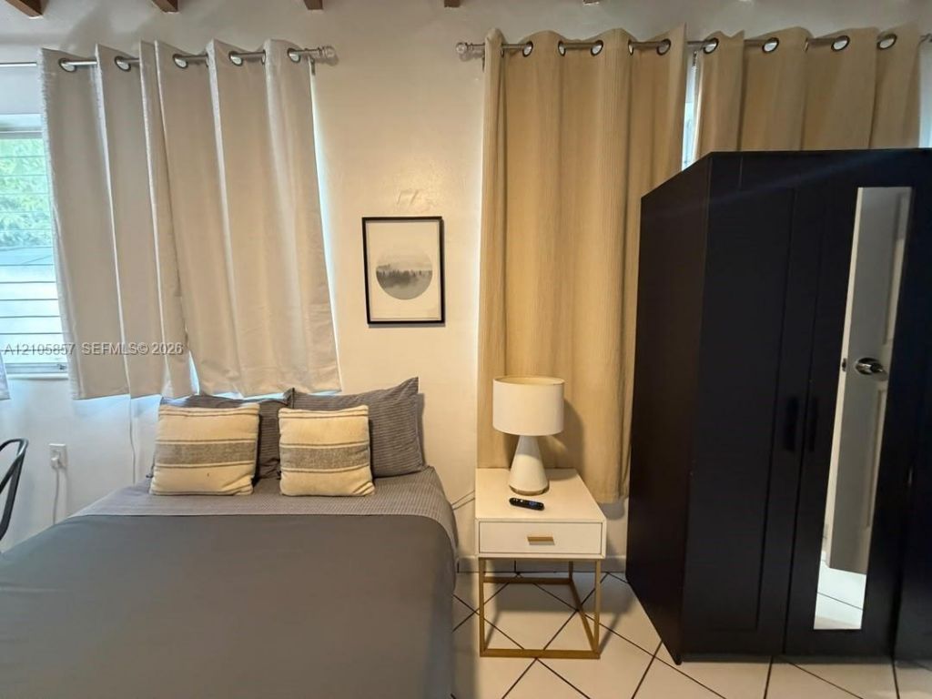975 SW 10th St , Unit 5, Miami, FL 33130 Photo