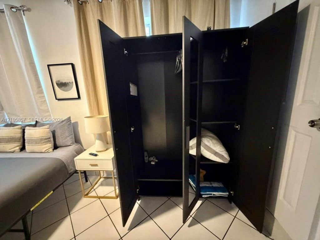 975 SW 10th St , Unit 5, Miami, FL 33130 Photo
