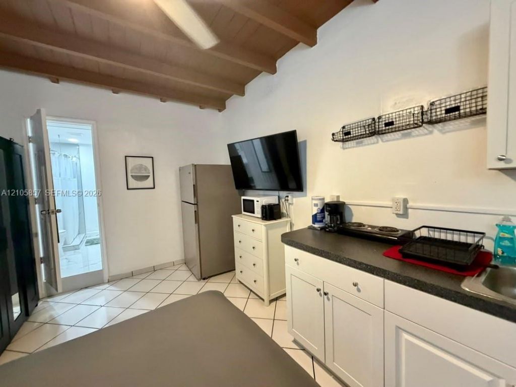 975 SW 10th St , Unit 5, Miami, FL 33130 Photo