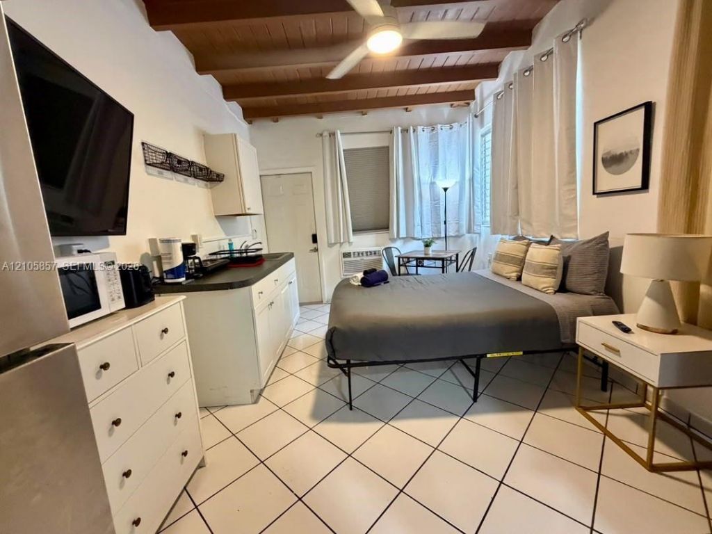 975 SW 10th St , Unit 5, Miami, FL 33130 Photo