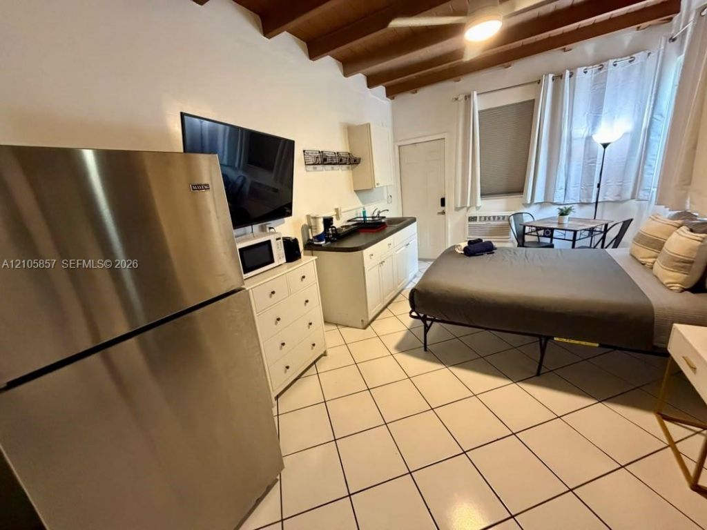 975 SW 10th St , Unit 5, Miami, FL 33130 Photo