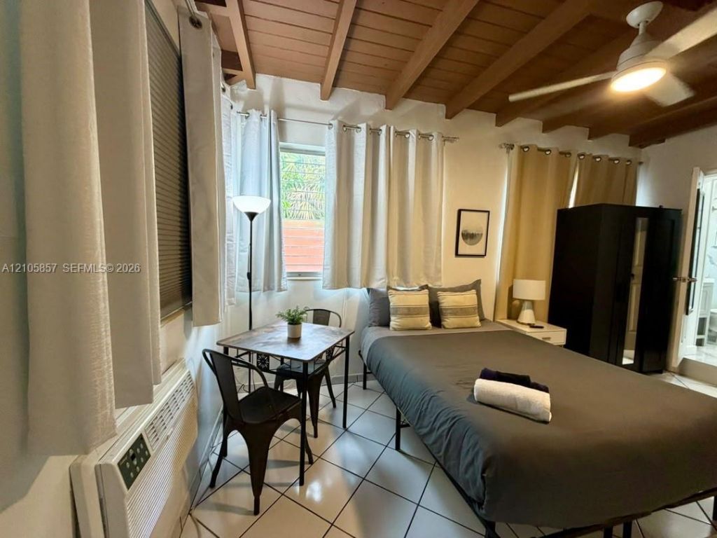 975 SW 10th St , Unit 5, Miami, FL 33130 Photo