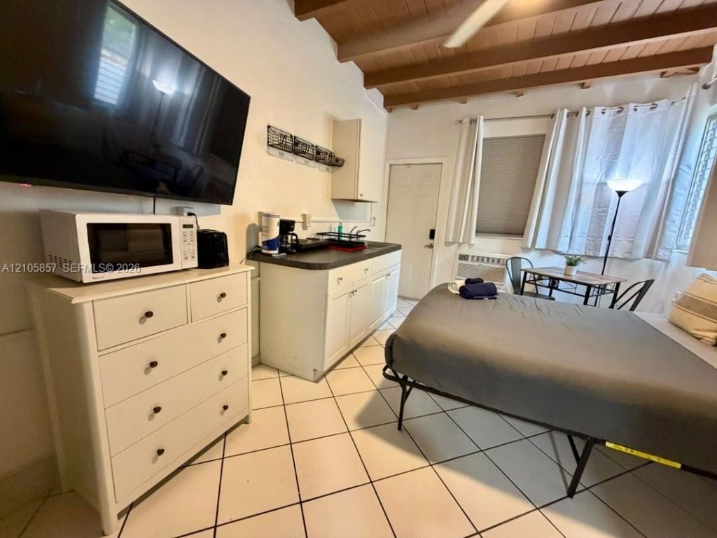 975 SW 10th St , Unit 5, Miami, FL 33130 Photo