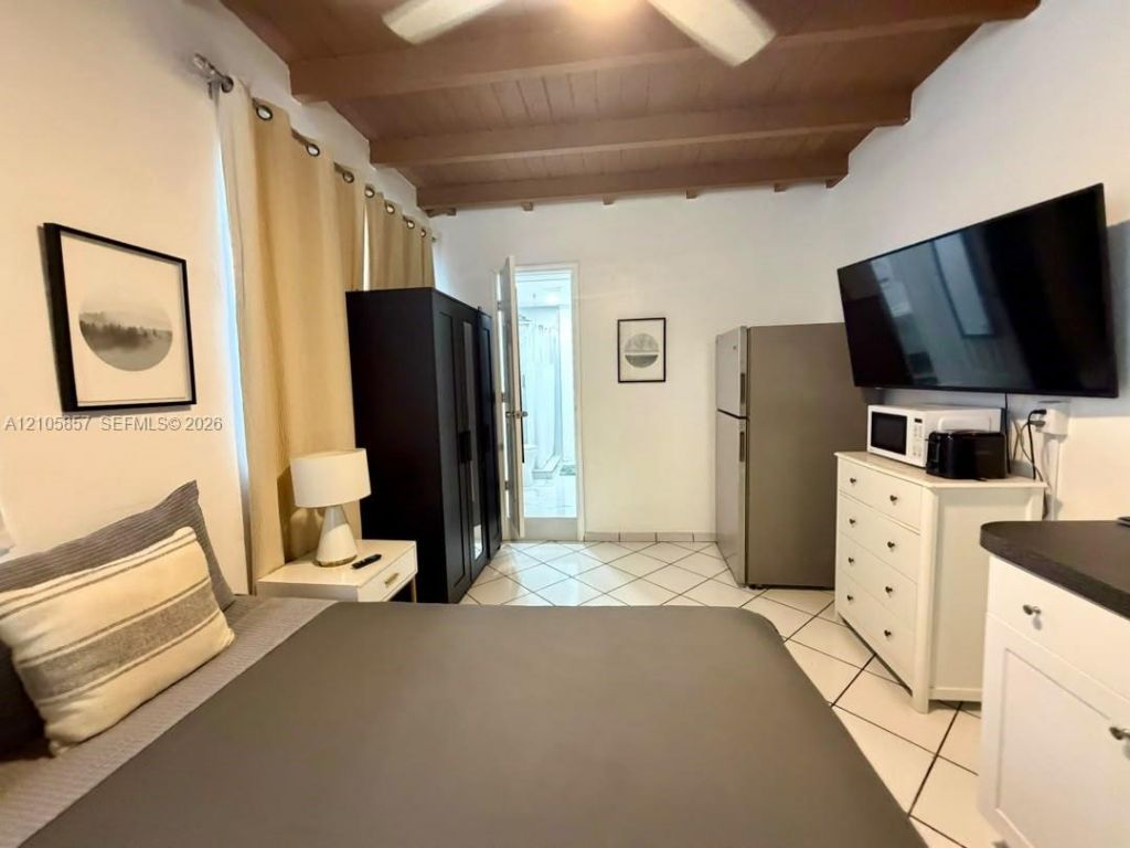 975 SW 10th St , Unit 5, Miami, FL 33130 Photo