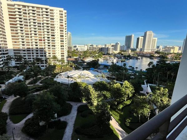 600 Three Islands Blvd , Unit 913, Hallandale Beach, FL 33009